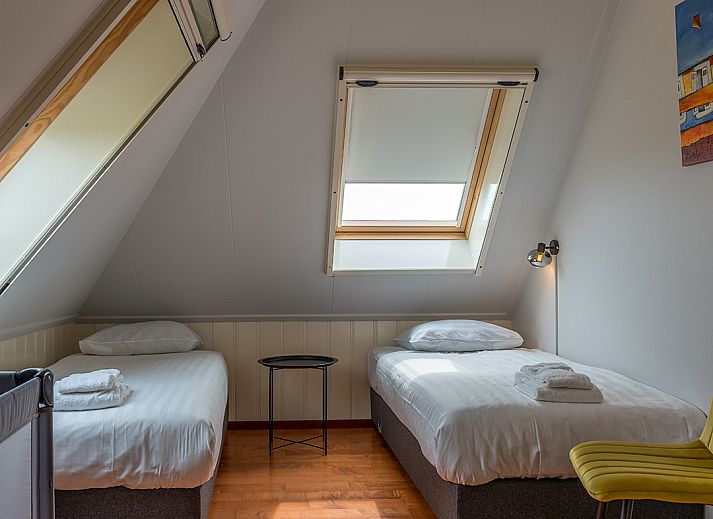 Cozy sitting area with fireplace in the Zilverling vacation home on Texel.