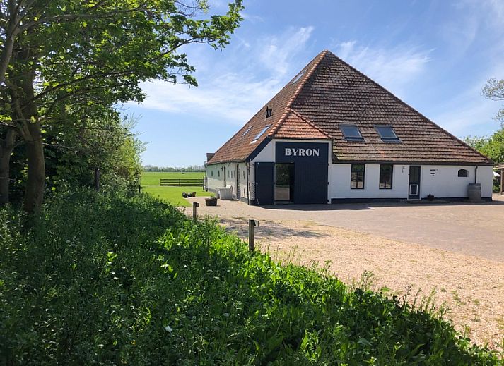 De Oostkaap - Tureluur vacation home in Oosterend, Texel with sunny terrace and green garden.