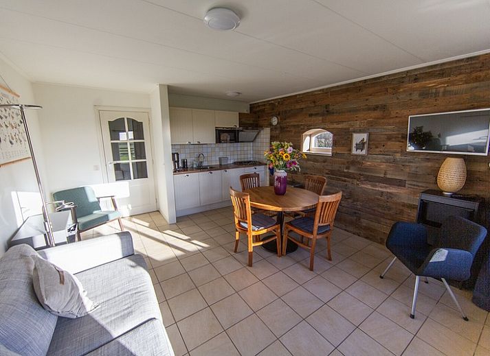 De Oostkaap - Tureluur vacation home in Oosterend, Texel with sunny terrace and green garden.