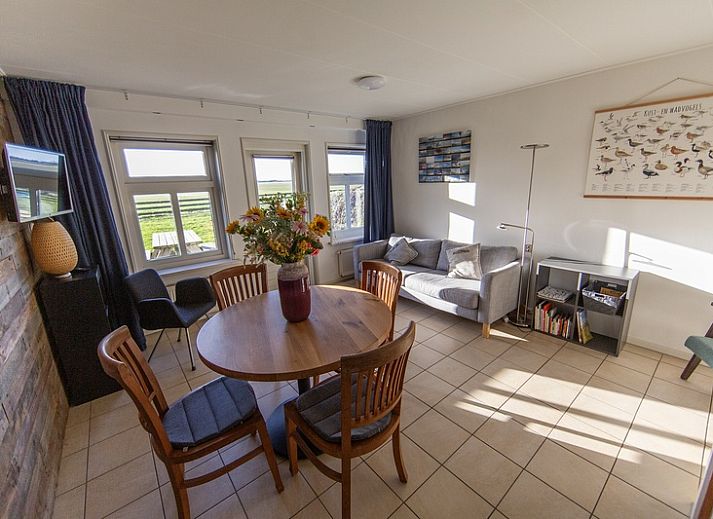 De Oostkaap - Tureluur vacation home in Oosterend, Texel with sunny terrace and green garden.