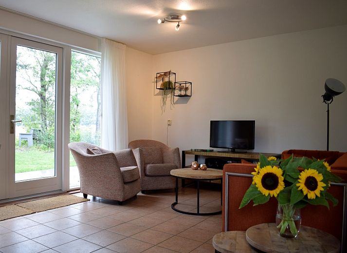 Type II - No. 83 Sperwer, vacation home in Oosterend, Texel with charming facade and green surroundings.