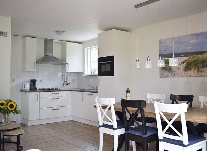 Type II - No. 83 Sperwer, vacation home in Oosterend, Texel with charming facade and green surroundings.