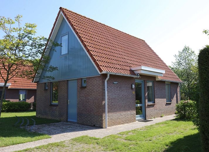 Type I - No. 55 Marel, vacation home in Oosterend Texel with charming facade and red roof tiles, ideal for a relaxing stay on the Wadden Islands.