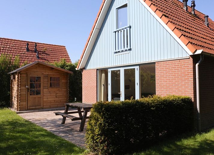 Type I - No. 55 Marel, vacation home in Oosterend Texel with charming facade and red roof tiles, ideal for a relaxing stay on the Wadden Islands.