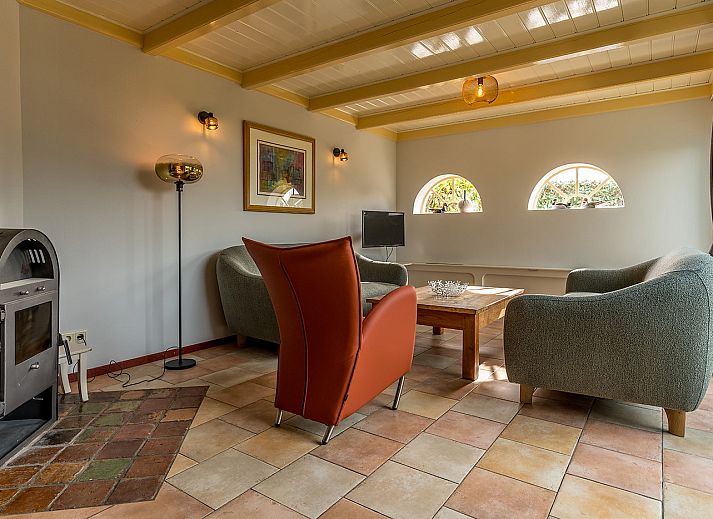 Aerial view of 13 - Dukaat - allotment, a vacation home in Oosterend, Texel, surrounded by green fields.