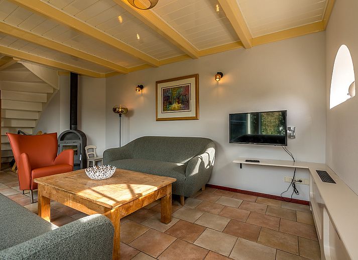 Aerial view of 13 - Dukaat - allotment, a vacation home in Oosterend, Texel, surrounded by green fields.