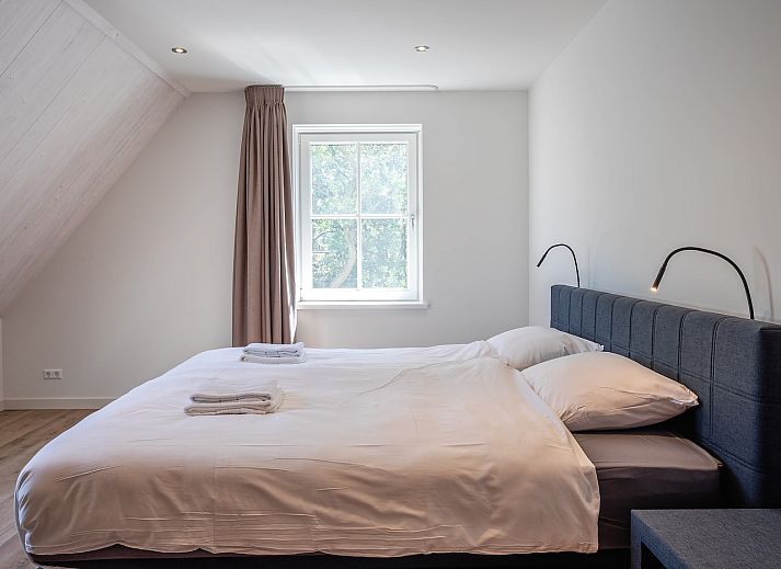 Lichte en ruime woonkamer in vakantiehuis 46 - Nieuw Zeeland, Oosterend, Texel.