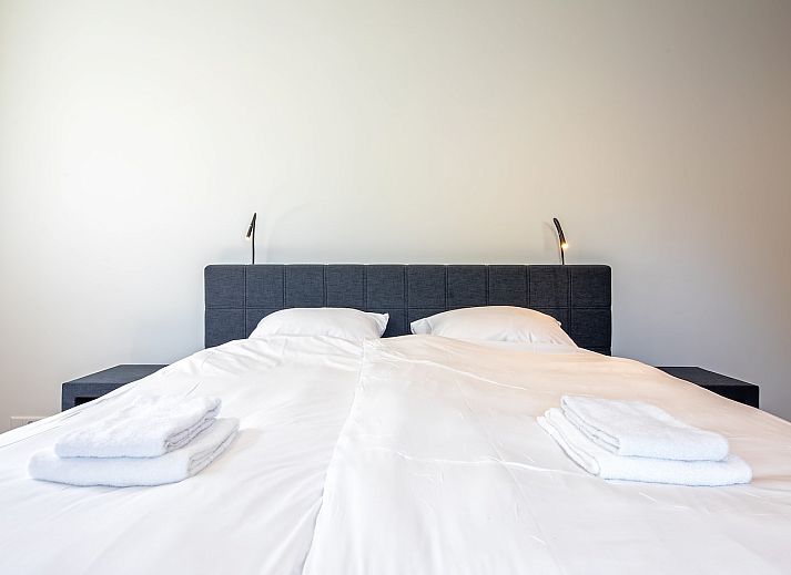 Lichte en ruime woonkamer in vakantiehuis 46 - Nieuw Zeeland, Oosterend, Texel.