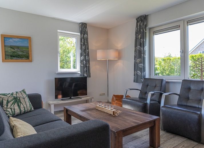 Lucrosa Ferienhaus in Oosterend Texel mit sonniger Terrasse und gruenem Garten.