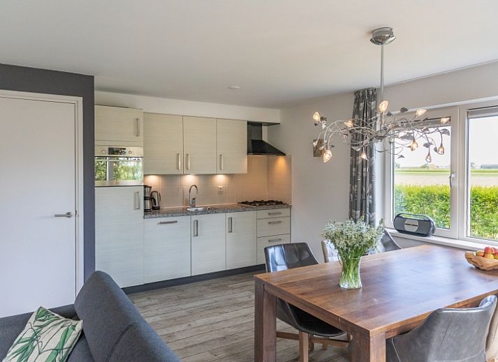 Lucrosa Ferienhaus in Oosterend Texel mit sonniger Terrasse und gruenem Garten.