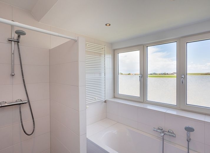 Gemuetliches Wohnzimmer des Ferienhauses Lucrosa in Oosterend Texel mit bequemer Sitzecke.