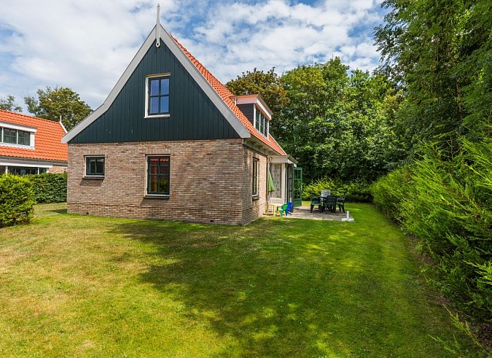 Type III - No. 21B Pheasant vacation home in Oosterend, Texel with spacious garden and green surroundings.