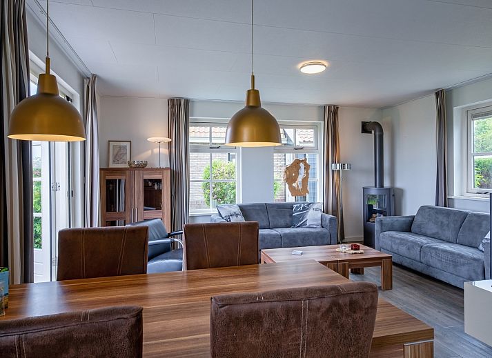 Gemuetliche Terrasse im Ferienhaus De Waddenschelpjes - De Mossel in Oosterend, Texel mit Blick auf die Natur.