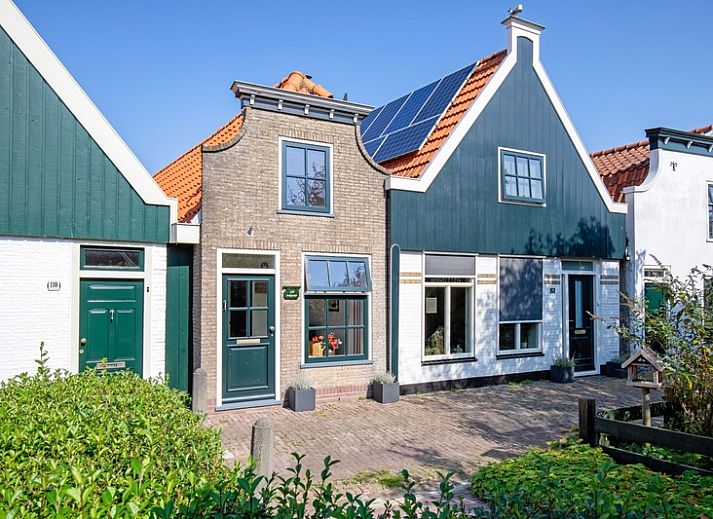 Het Bakkerijtje vakantiehuis in Oudeschild, Texel met charmante gevel en zonnige voortuin.