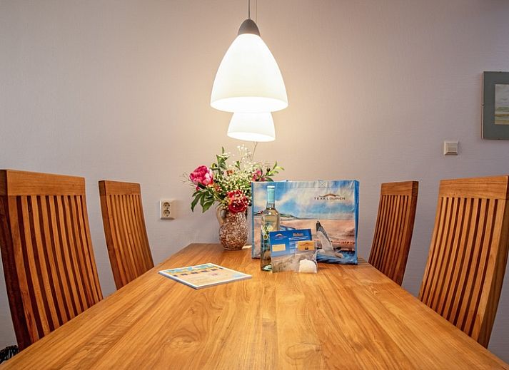 Het Bakkerijtje in Oudeschild, Texel met karakteristiek naambord aan de gevel van het vakantiehuis.