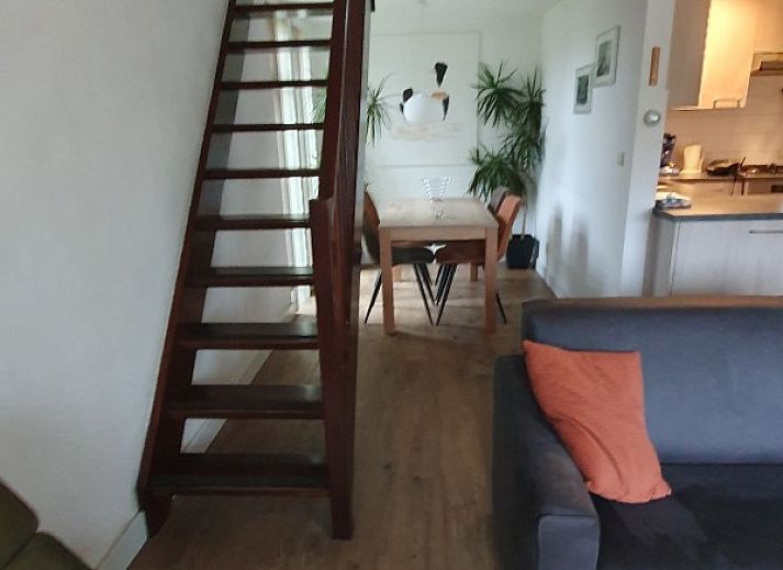 Stylish bathroom with rain shower in Alkema bungalow rental Gortersmient, Texel Wadden Islands.