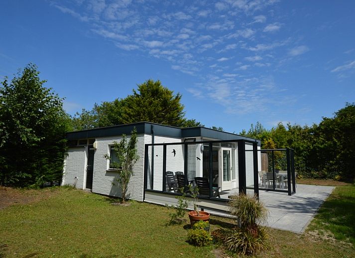 Geraeumige Sitzecke im Ferienhaus de Parel 182, Texel mit moderner Einrichtung und viel Licht.