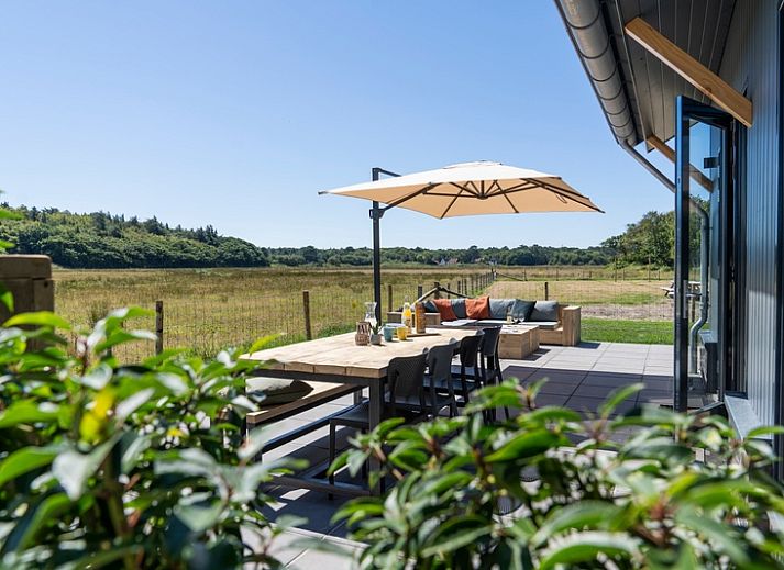 Vacation home 2 in De Dennen, Texel with modern architecture and spacious outdoor space.