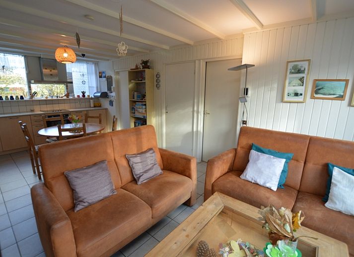 Vakantiehuis de Parel 212 in De Dennen, Texel met zonnige tuin en terras.