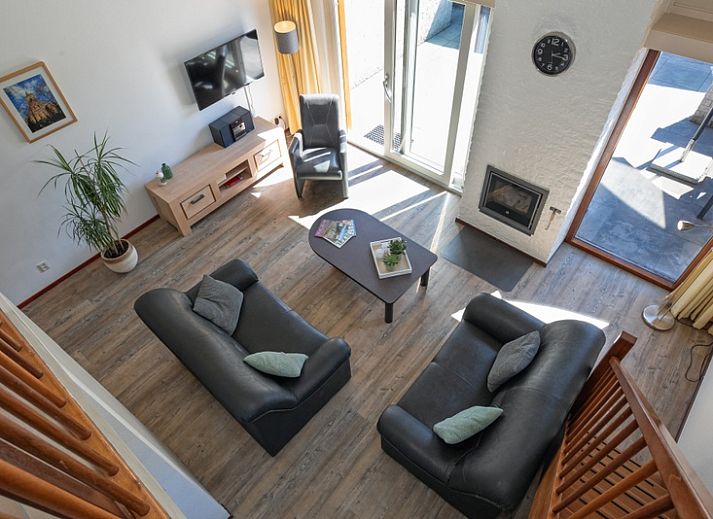 Geniet van het zonnige terras bij Vakantiehuis Gortersmient 214 in De Dennen, Texel. Perfect voor ontspanning op de Waddeneilanden.