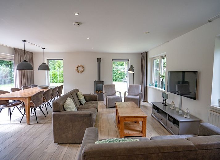 Vacation home de Parel 152 in De Dennen, Texel, with sunny terrace and spacious garden.