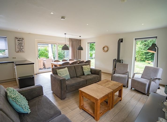 Vacation home de Parel 152 in De Dennen, Texel, with sunny terrace and spacious garden.