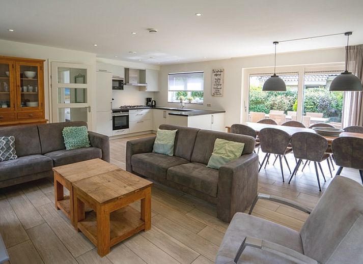 Vacation home de Parel 152 in De Dennen, Texel, with sunny terrace and spacious garden.