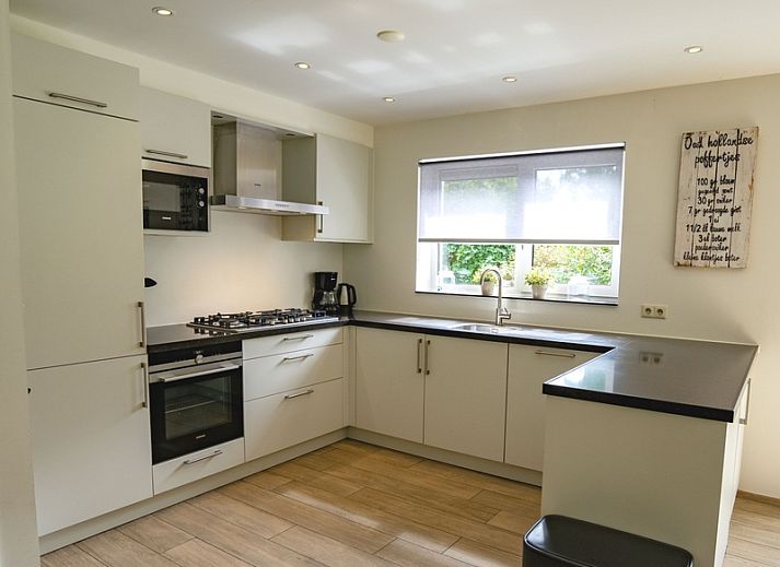 Cozy living room in Holiday home de Parel 152, De Dennen, Texel, with modern furnishings.