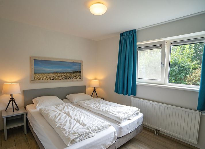 Cozy living room in Holiday home de Parel 152, De Dennen, Texel, with modern furnishings.