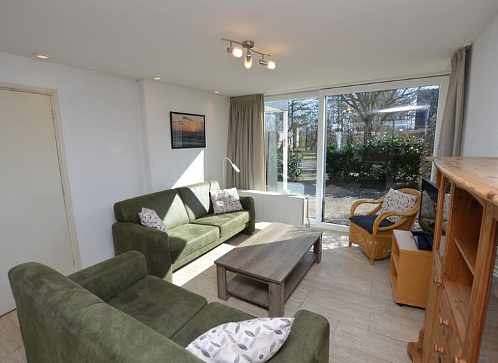 Ferienhaus de Parel 198 in De Dennen, Texel mit gruenem Garten und moderner Architektur.