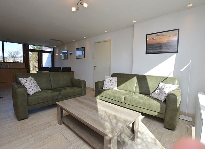 Ferienhaus de Parel 198 in De Dennen, Texel mit gruenem Garten und moderner Architektur.