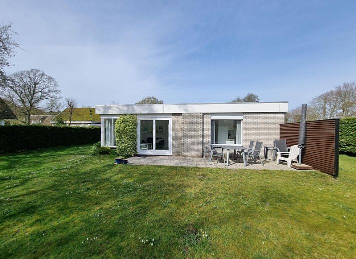 Bungalowpark 't Hoogelandt - Vakantiehuis 'Jubefe' in De Dennen, Texel met ruime tuin en terras voor ontspanning.