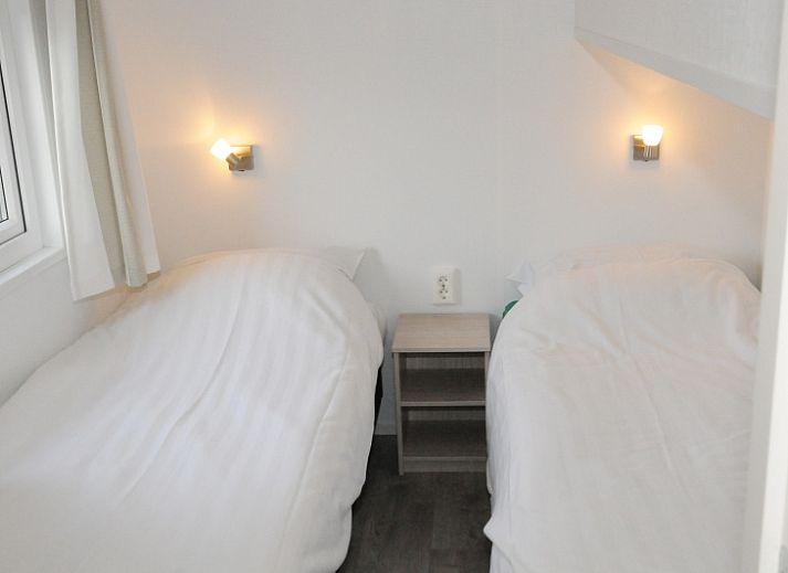 Veranda der Lodge - fuer 6 Personen in De Dennen, Texel, mit bequemen Sitzgelegenheiten.