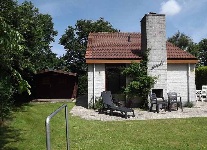 Ferienhaus Gortersmient 330 in De Dennen, Texel mit grossem Garten und sonniger Terrasse.