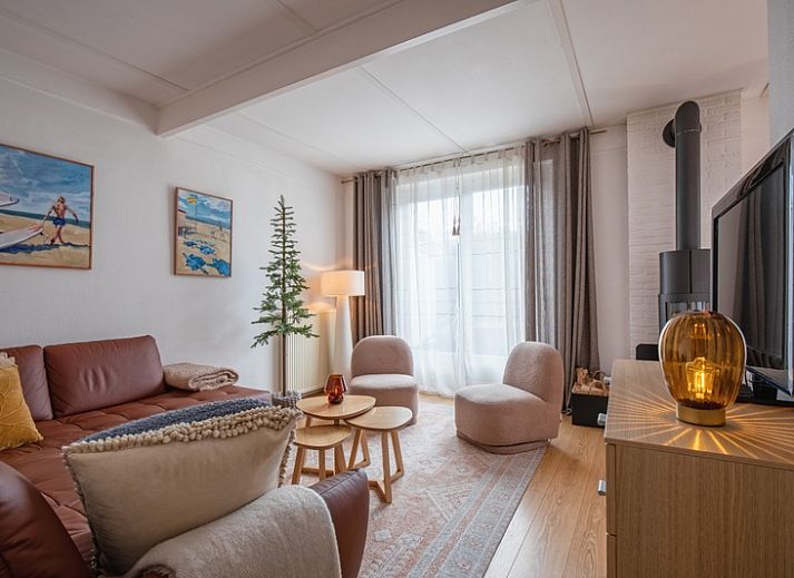 Gemuetliche Terrasse im Bungalowpark 't Luwe Land - 7B - De Wijnhof, Ferienhaus in De Dennen, Texel, umgeben von viel Gruen.