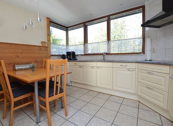 Gemuetliches Wohnzimmer des Ferienhauses de Parel 222 in De Dennen, Texel.