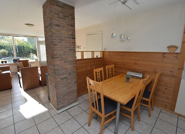 Gemuetliches Wohnzimmer des Ferienhauses de Parel 222 in De Dennen, Texel.