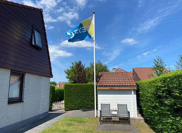 Modern kitchen in Holiday home Gortersmient 356, De Dennen, Texel. Fully equipped for a comfortable stay on the Wadden Islands.