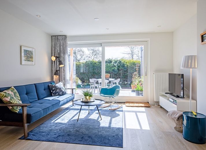 Bungalowpark Uterste Coogh - Bungalow 128 - Gerrit, terrace with green garden in De Dennen, Texel, Wadden Islands.