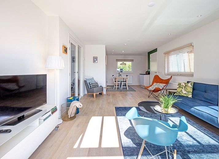 Bungalowpark Uterste Coogh - Bungalow 128 - Gerrit, terrace with green garden in De Dennen, Texel, Wadden Islands.