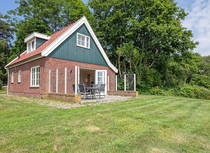 't Mienthuis - De Jonker, vacation home in De Dennen, Texel with spacious garden and terrace, ideal for nature lovers on the Wadden Islands.