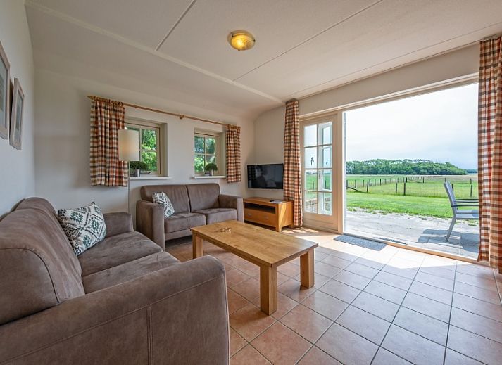 't Mienthuis - De Jonker, vacation home in De Dennen, Texel with spacious garden and terrace, ideal for nature lovers on the Wadden Islands.