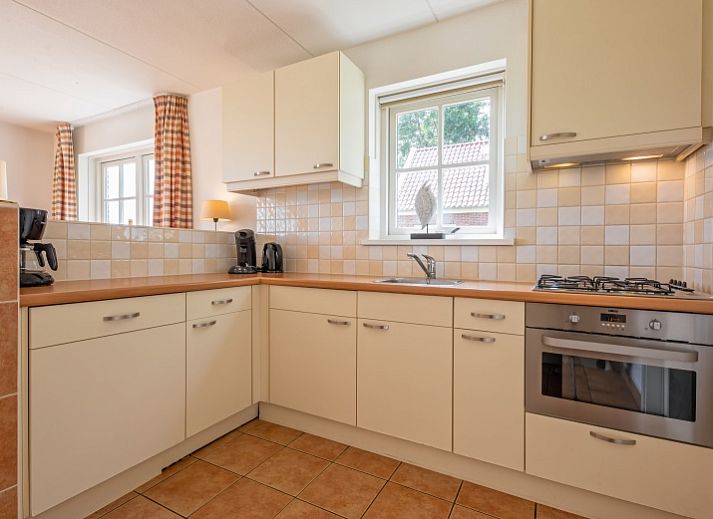 't Mienthuis - De Jonker, vacation home in De Dennen, Texel with spacious garden and terrace, ideal for nature lovers on the Wadden Islands.