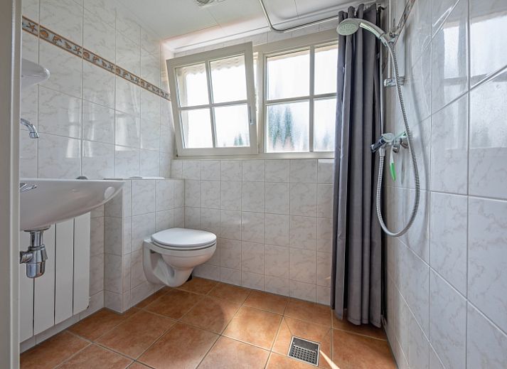 Cozy living room of 't Mienthuis - De Jonker, vacation home in De Dennen, Texel with beautiful views of the nature of the Wadden Islands.