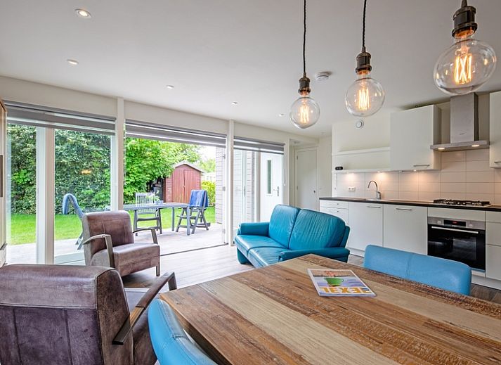 Bungalowpark Uterste Coogh - Bungalow 82 - De Luwte with green garden in De Dennen, Texel, Wadden Islands.