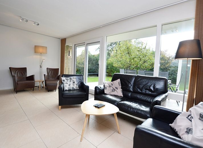 Ferienhaus Tempelierweg 24 mit Terrasse in De Dennen, Texel, umgeben von viel Gruen und Ruhe.