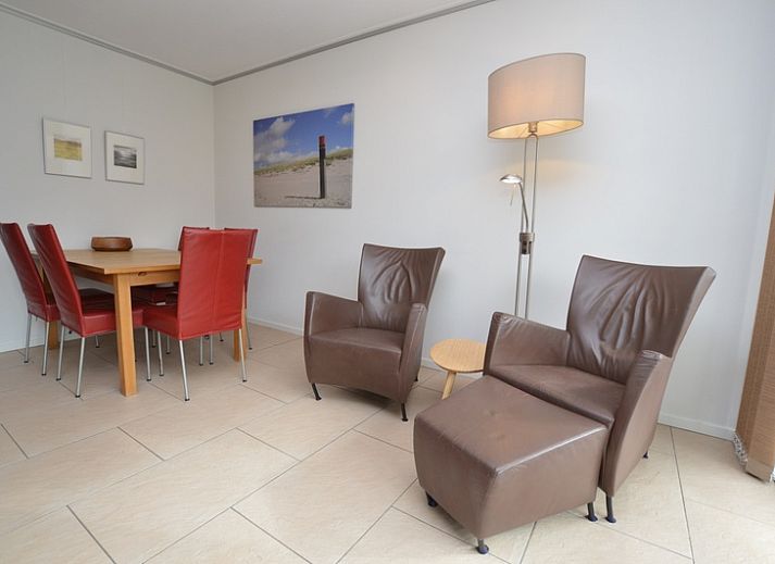 Gemuetliches Wohnzimmer mit Kamin im Ferienhaus Tempelierweg 24, De Dennen, Texel.