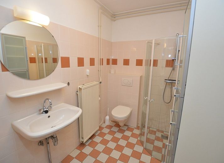 Bright seating area in vacation home Narcis, De Dennen, Texel overlooking the garden.