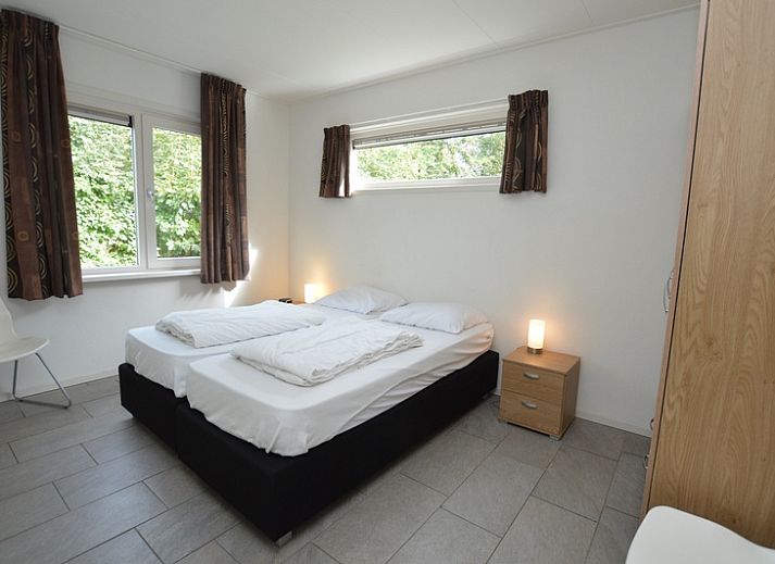 Gemuetliches Wohnzimmer im Tempelierweg 36 - Ogamu, Ferienhaus in De Dennen, Texel mit bequemen Sofas.