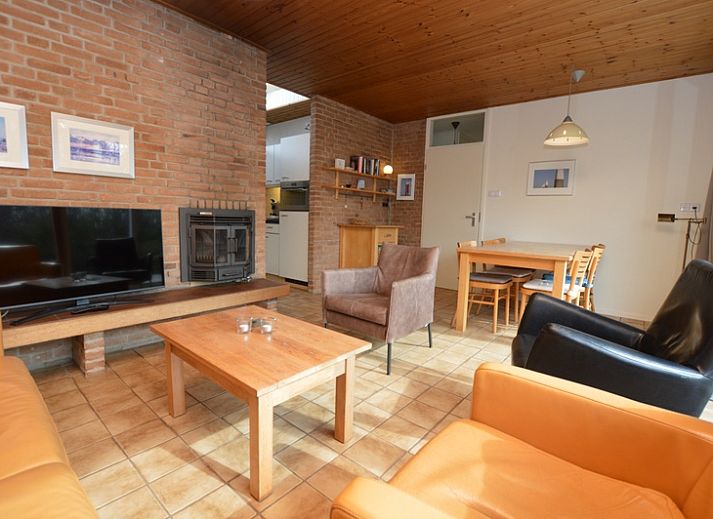 Vacation home de Parel 204 in De Dennen, Texel with sunny terrace and green surroundings.